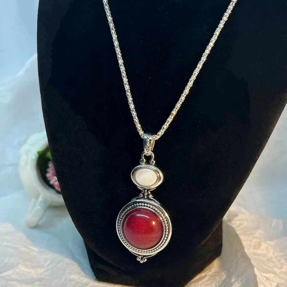 Vtg Lia Sophia Mother of Pearl & Red Jasper "Lisa" Pendant Necklace - Picture 2 of 6